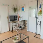 Studio avec terrasse agréable, métro Paris20