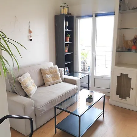 Appartamento Avec Terrasse Agréable, Métro Paris20