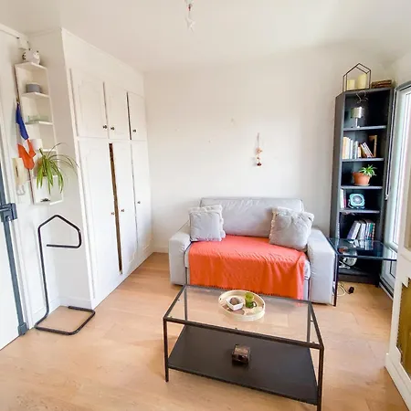 Appartamento Avec Terrasse Agréable, Métro Paris20 *