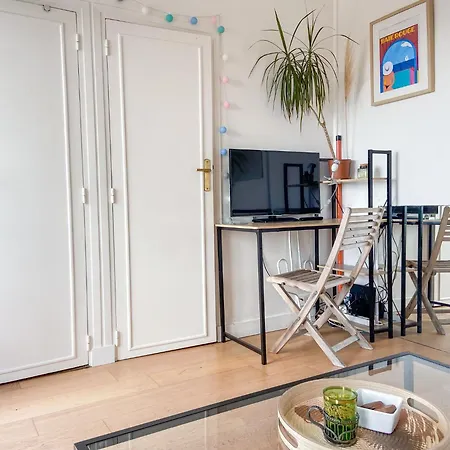 Appartamento Avec Terrasse Agréable, Métro Paris20